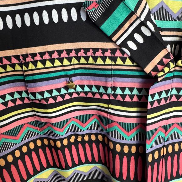 Live 4 Truth Size XL Colorful Lightweight Top NWT Abstract Extra Button - Picture 5 of 14